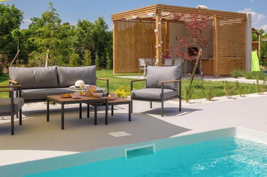 Photo of Outdoor in Oklaj