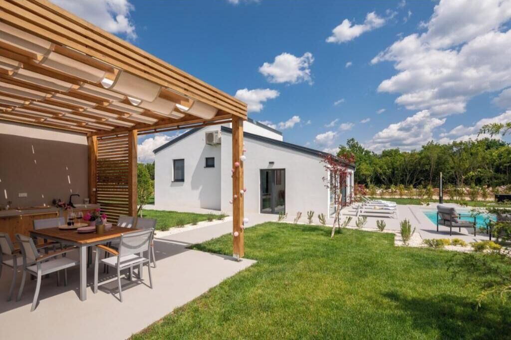 Photo of Outdoor in Oklaj