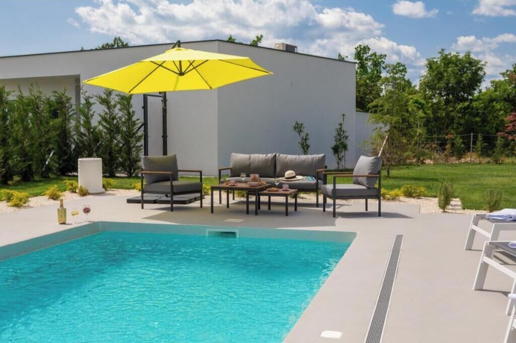 Photo of Outdoor in Oklaj