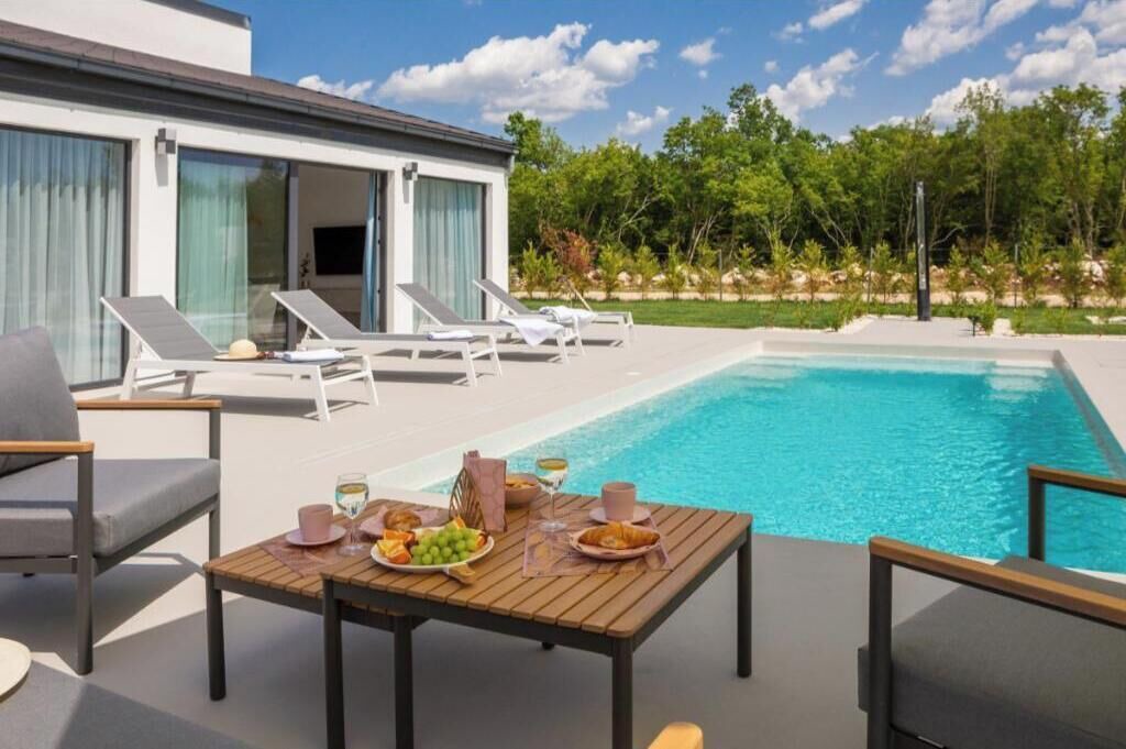 Photo of Outdoor in Oklaj