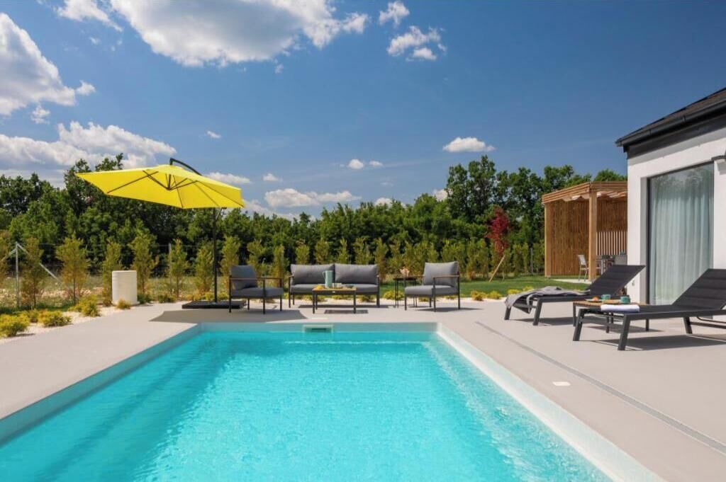 Photo of Outdoor in Oklaj