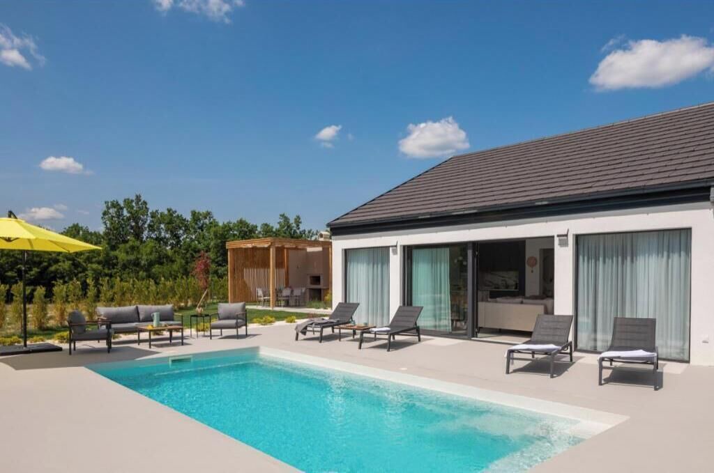 Photo of Outdoor in Oklaj
