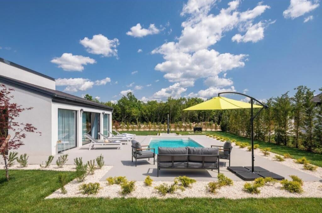 Photo of Outdoor in Oklaj