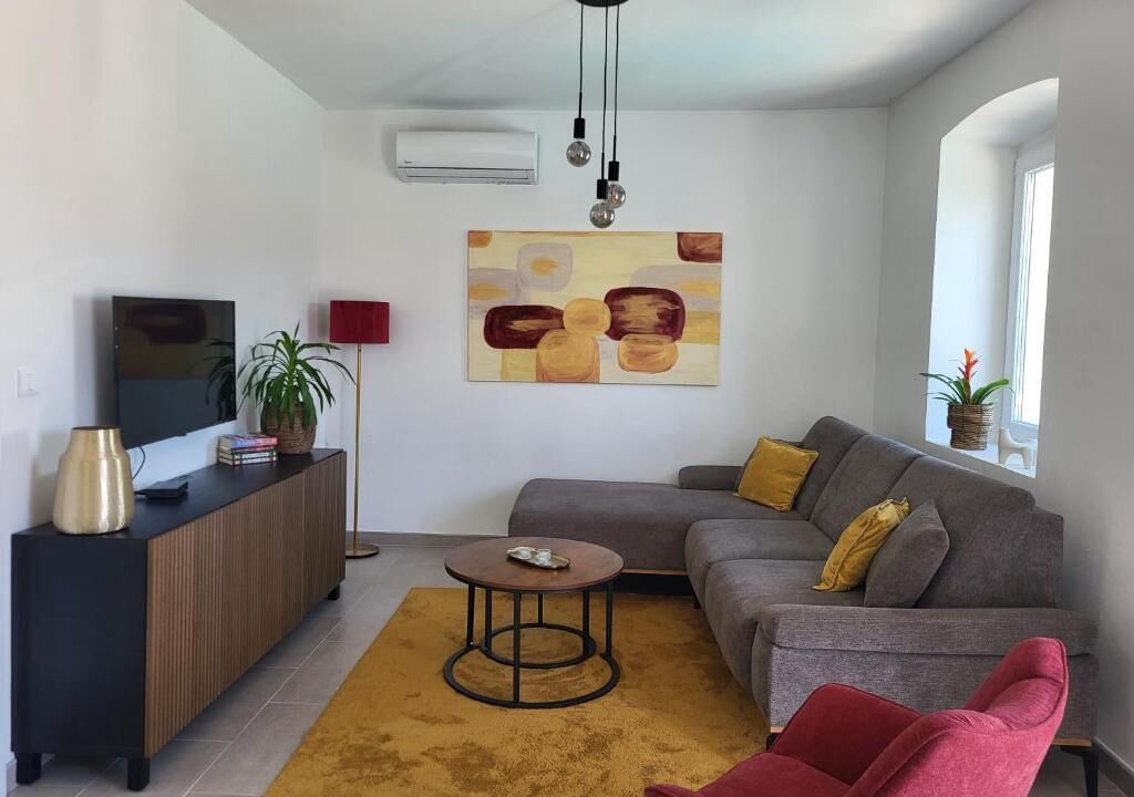 Photo of Livingroom in Cove Murtar