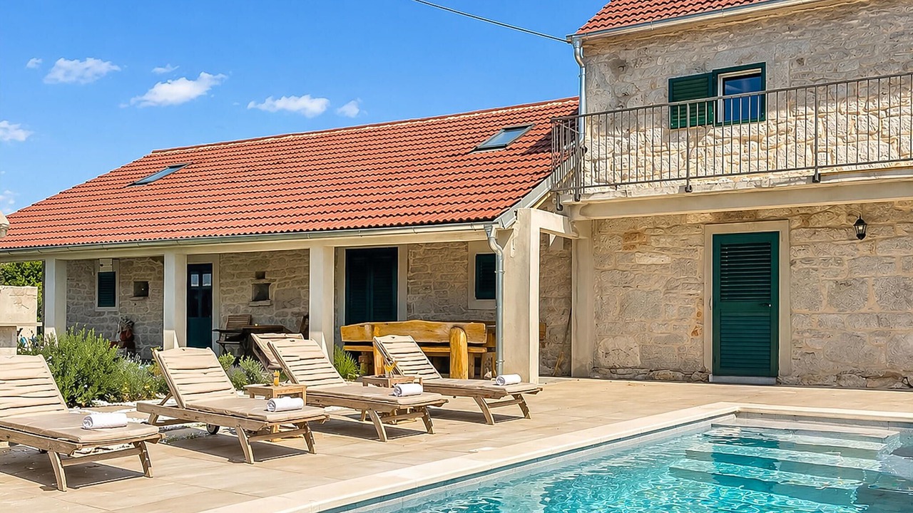 Photo of Outdoor in Cove Parja