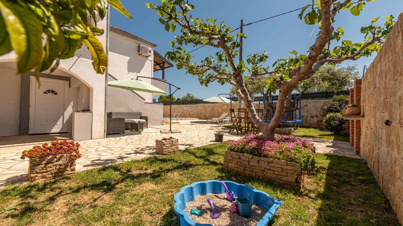 Photo of Patio Balcony in Lovinac