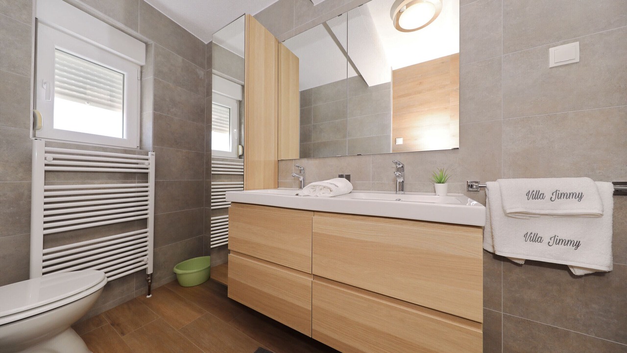 Photo of Bathroom in Seline