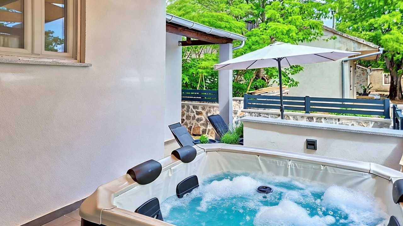 Photo of Outdoor in Oklaj
