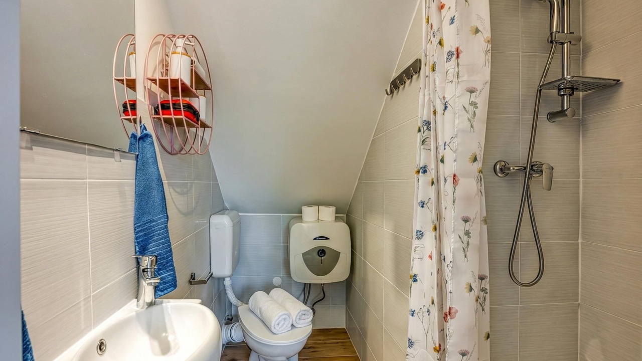 Photo of Bathroom in Cove Murtar