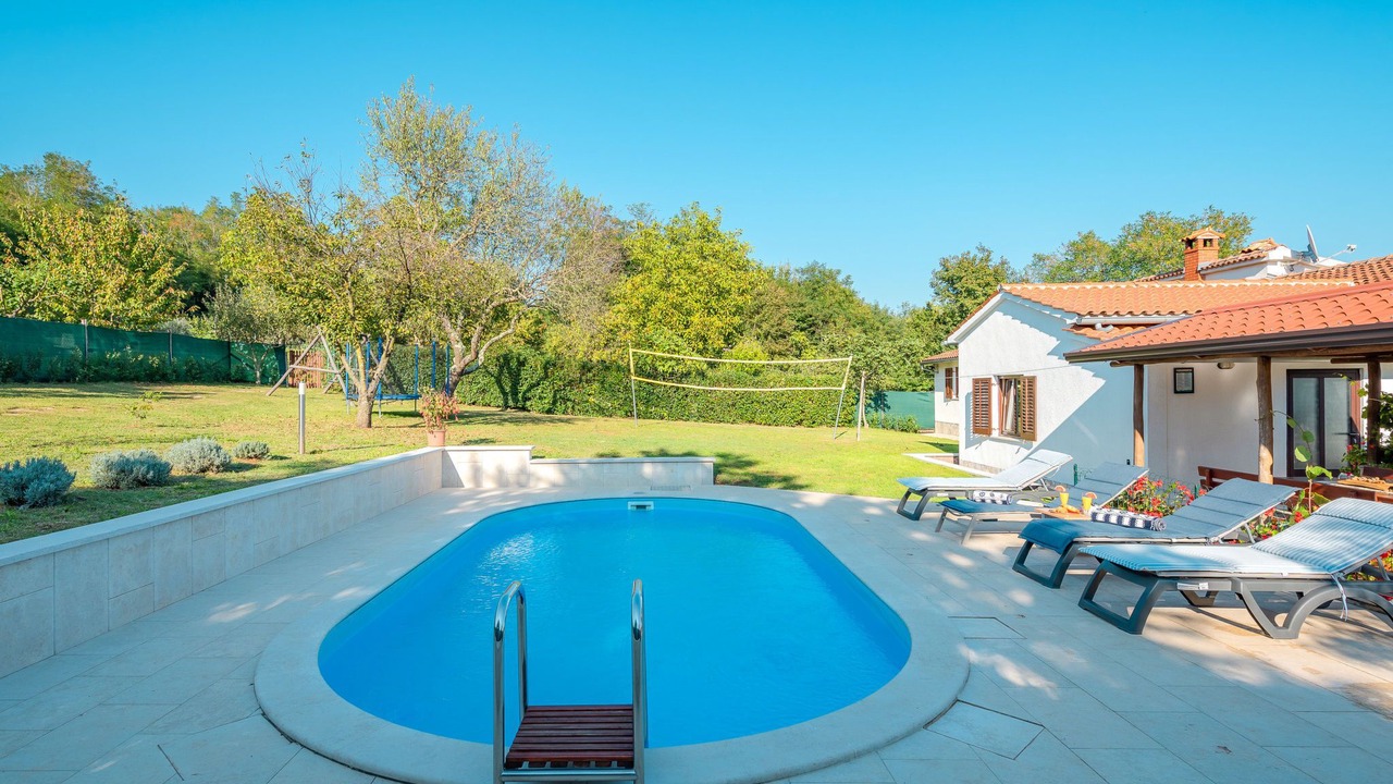 Photo of Outdoor in Tinjan