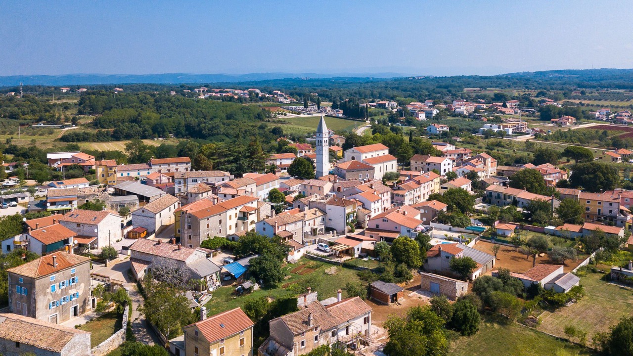 Photo of Others in Baderna