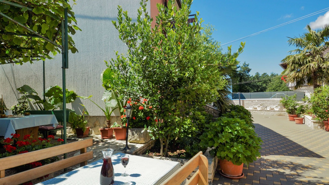 Photo of Outdoor in Foli