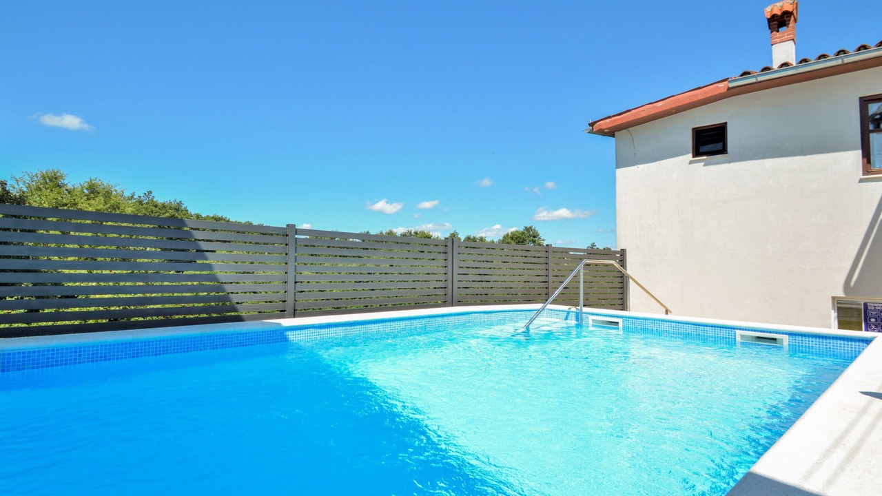 Photo of Outdoor in Foli