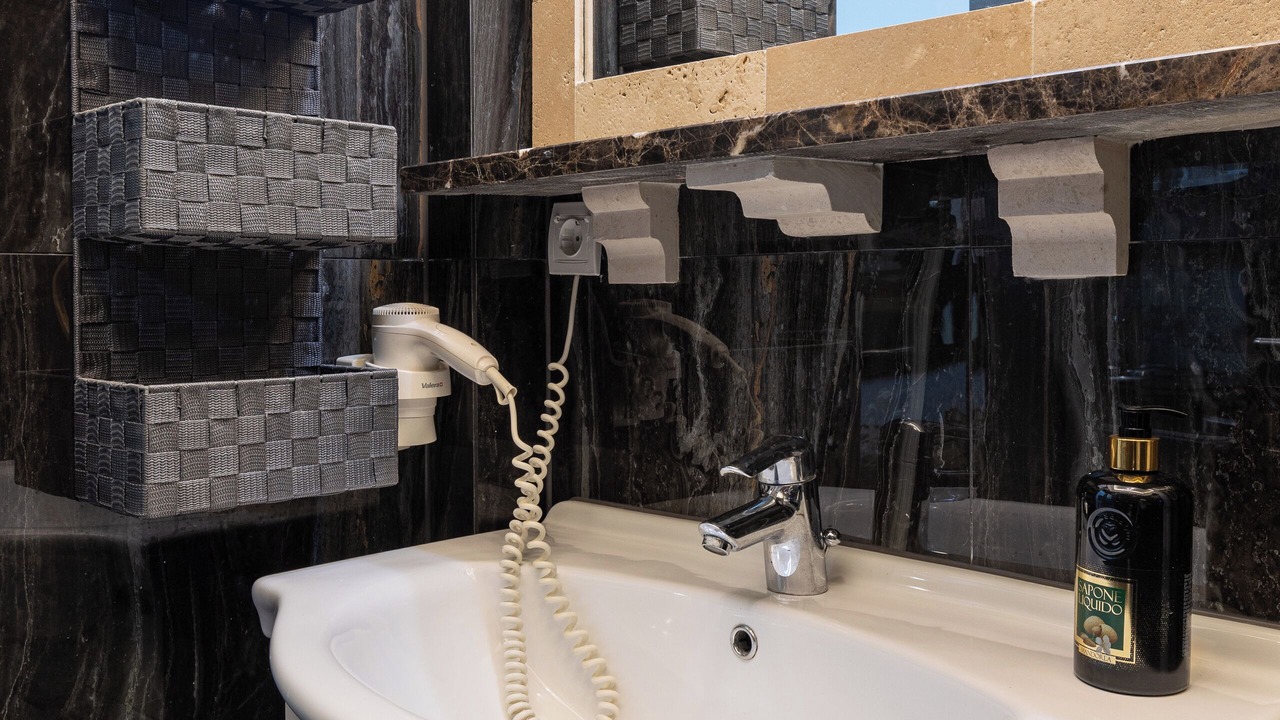 Photo of Bathroom in Pile