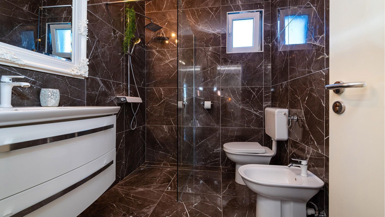 Photo of Bathroom in Tinj