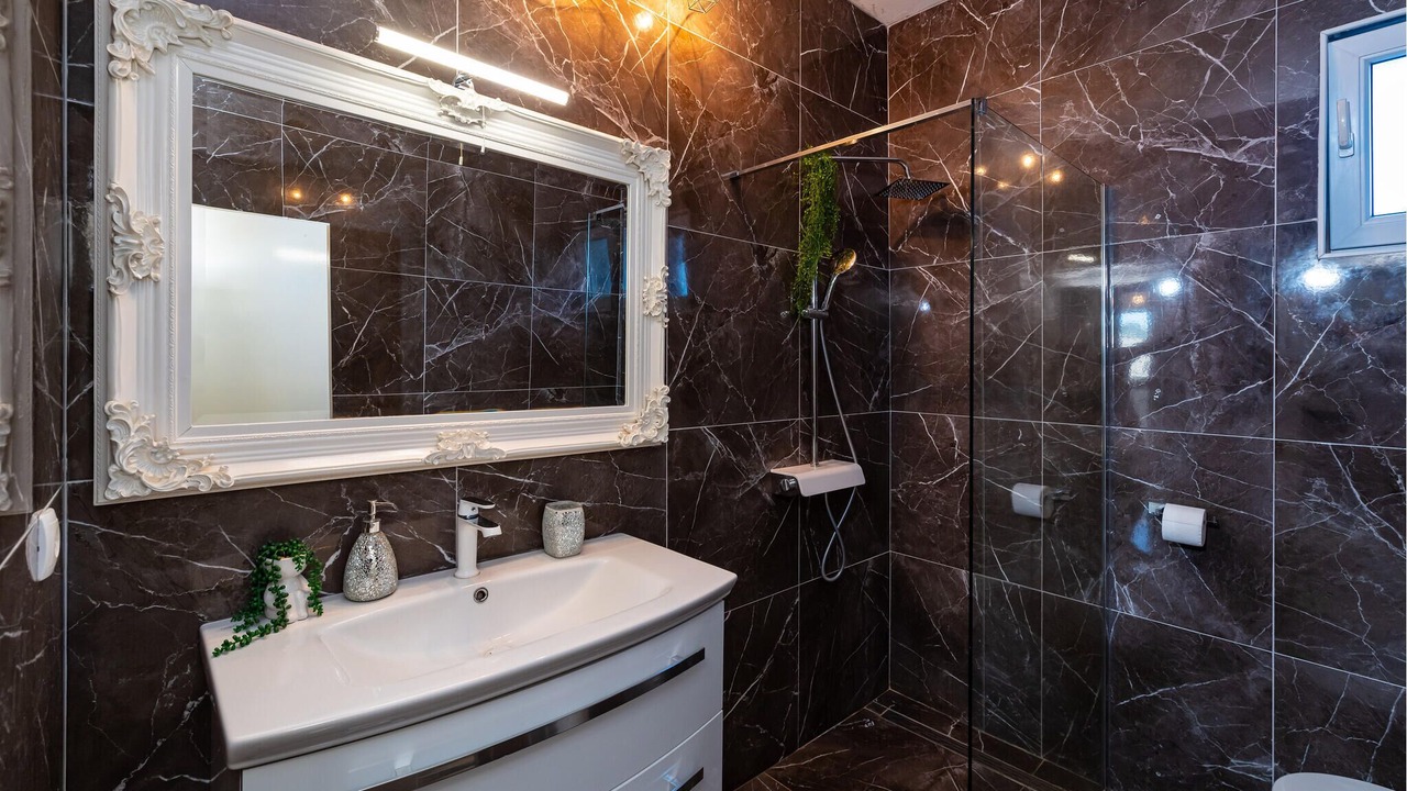 Photo of Bathroom in Tinj