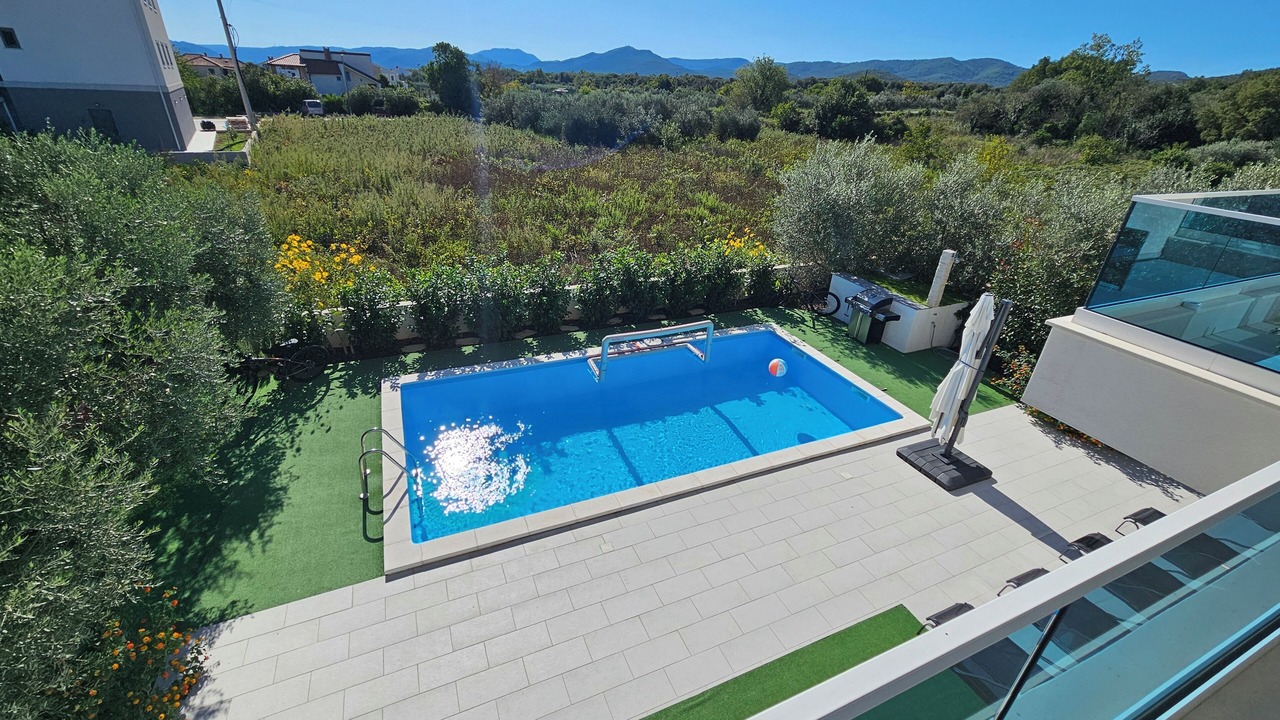 Photo of Outdoor in Blace