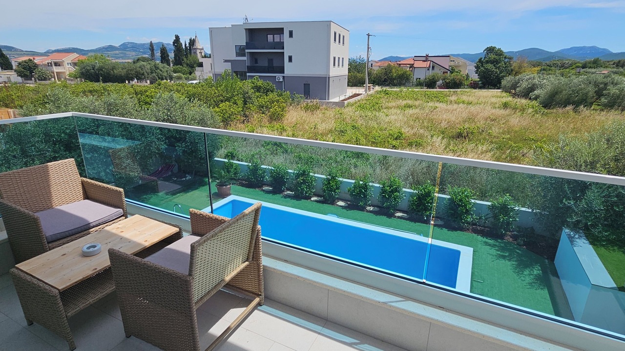 Photo of Outdoor in Blace