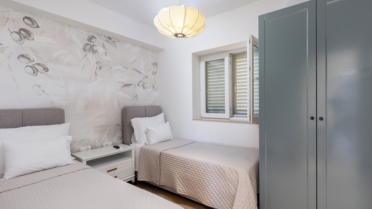 Photo of Bedroom in Pile