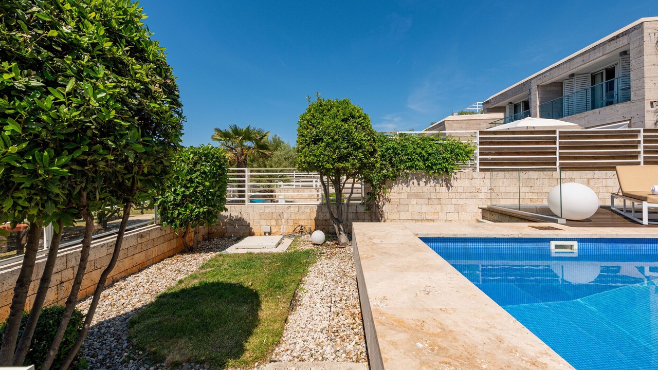 Photo of Outdoor in Petrcane