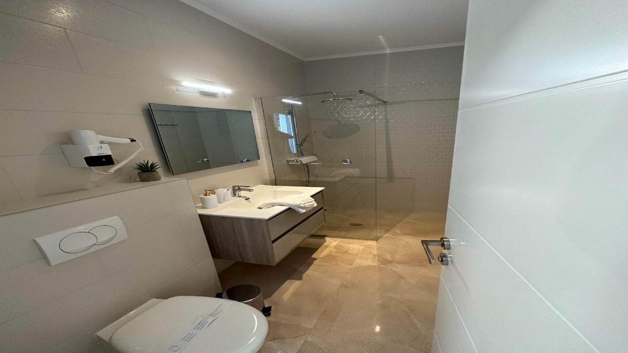 Photo of Bathroom in Seline