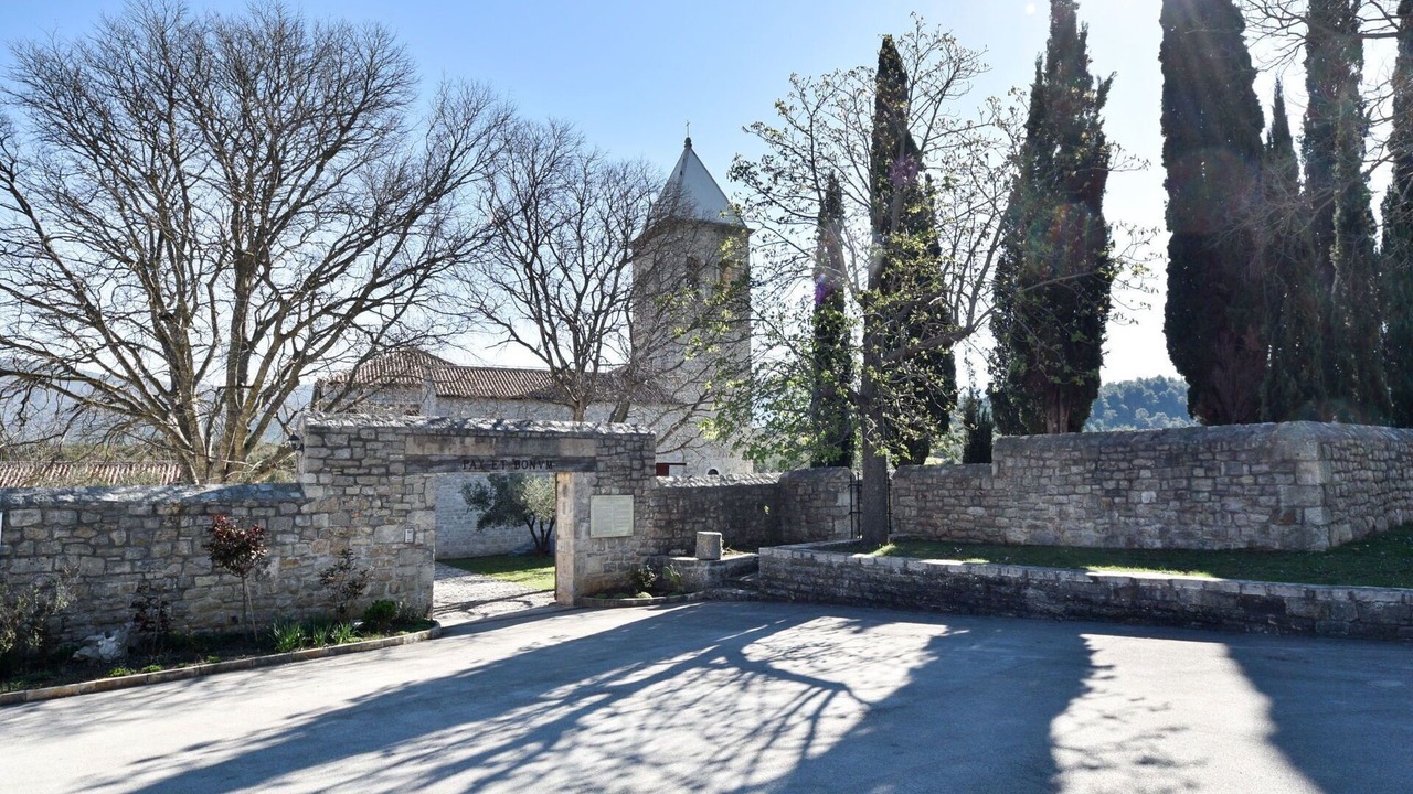 Photo of Others in Gornji Karin