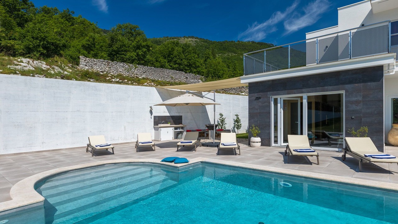 Photo of Outdoor in Brsec