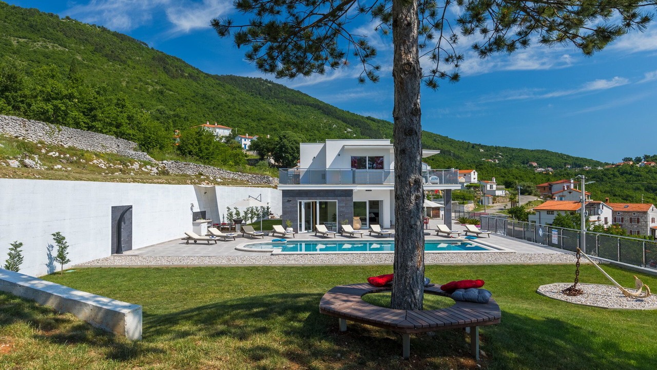 Photo of Outdoor in Brsec