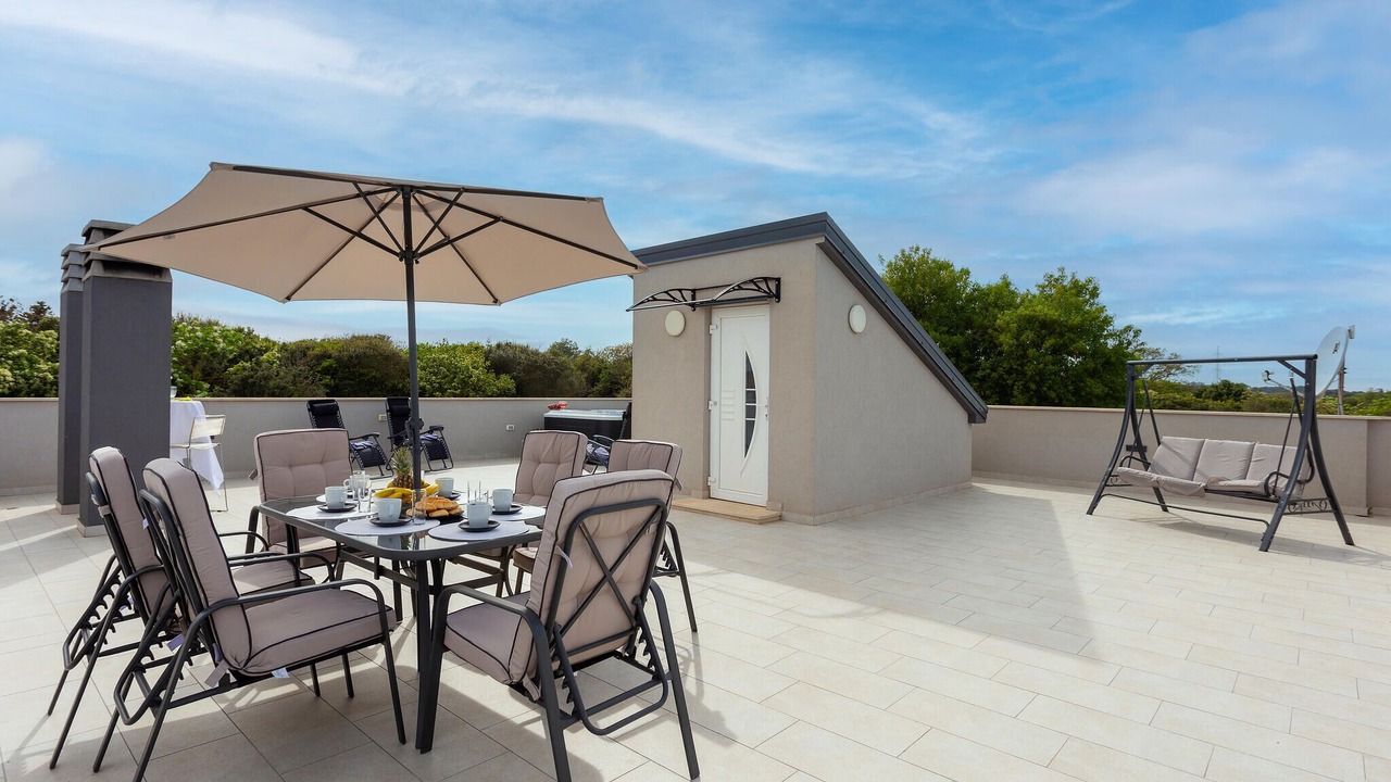 Photo of Others in Pomer
