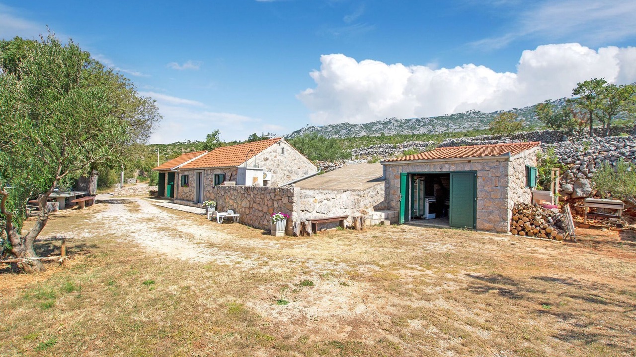 Photo of Outdoor in Seline