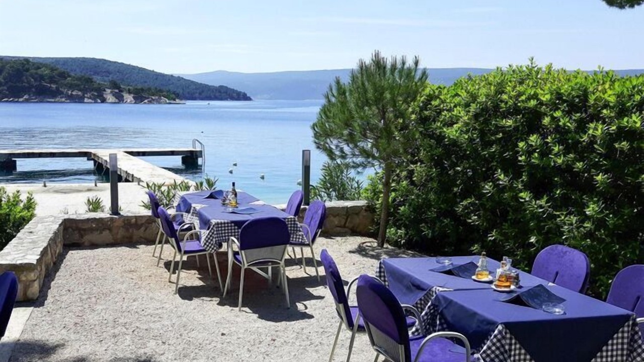 Photo of Others in Cres