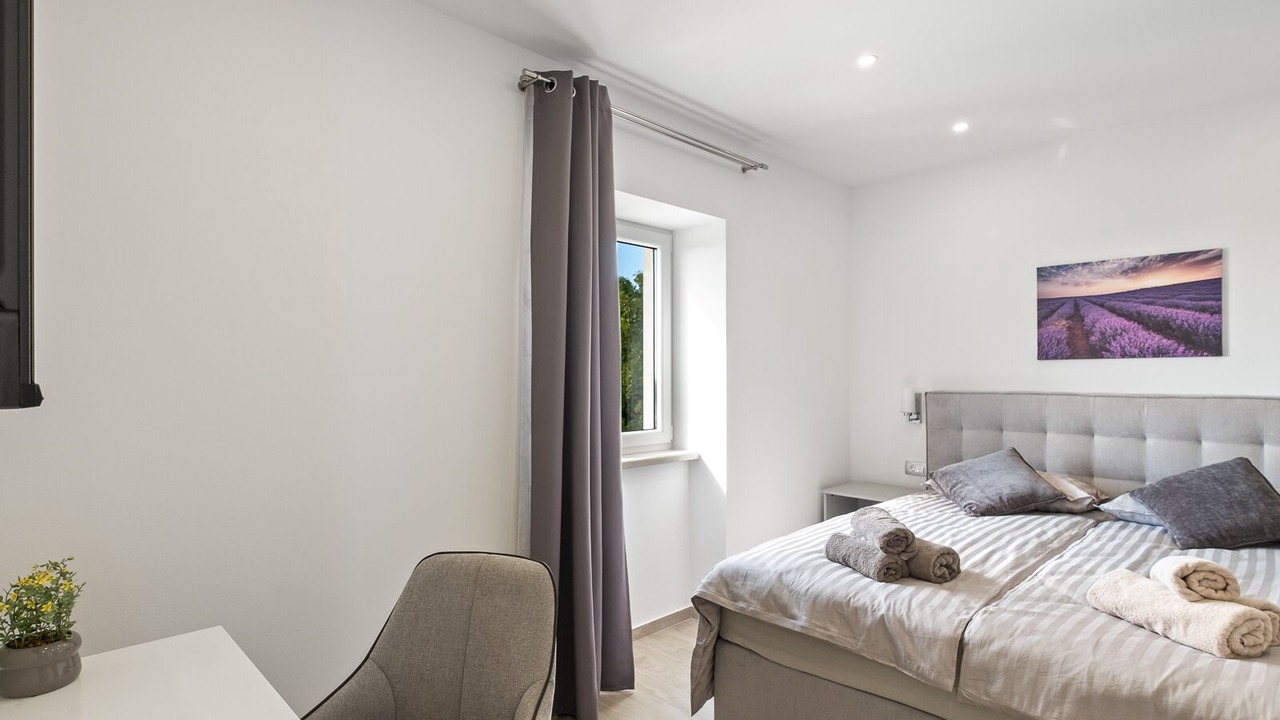 Photo of Bedroom in Gajana