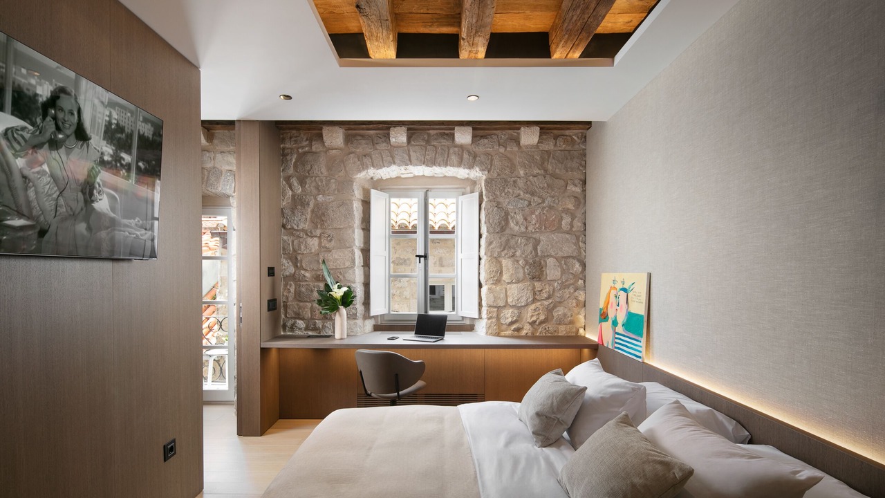 Photo of Bedroom in Pile