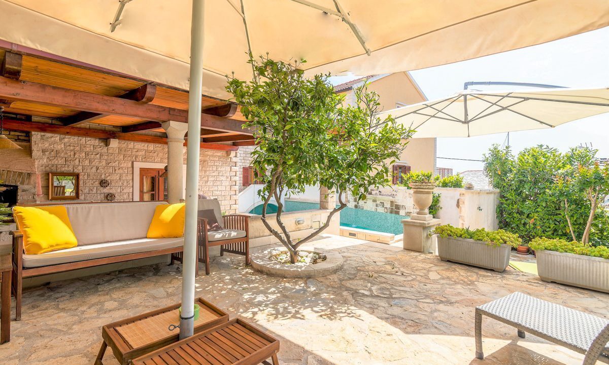 Photo of Patio Balcony in Sumartin