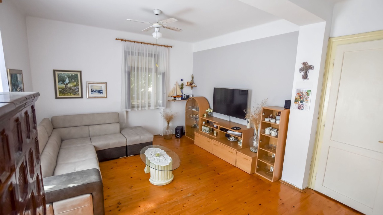 Photo of Livingroom in Mali Iz