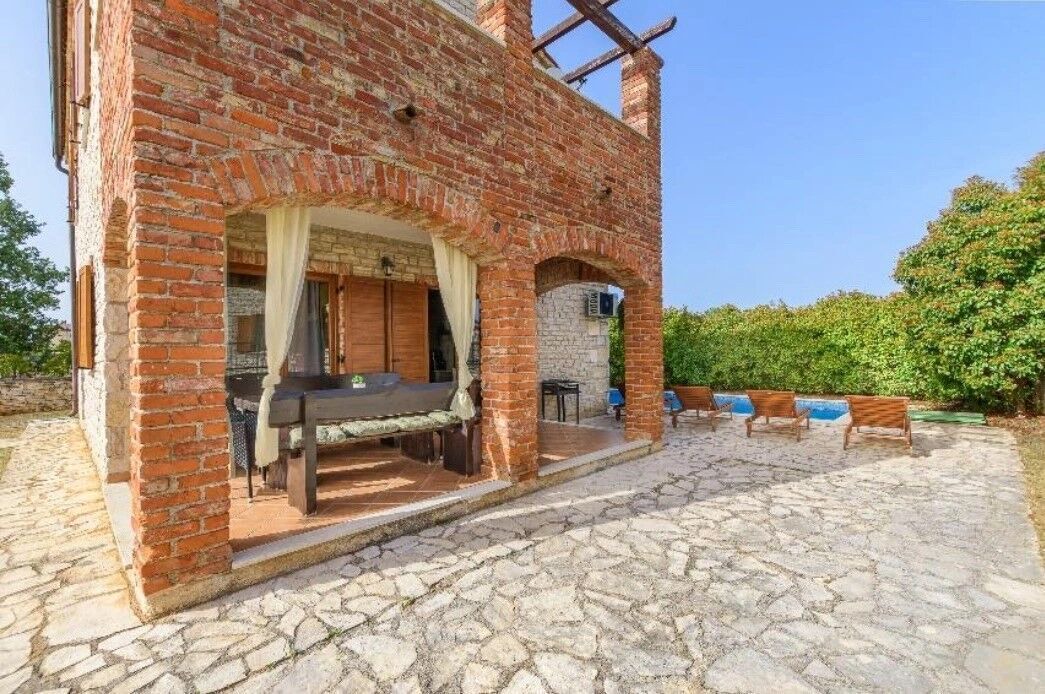 Photo of Patio Balcony in Cabrunici