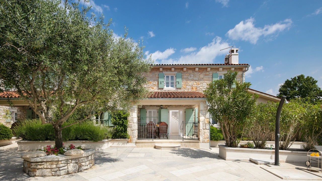 Photo of Outdoor in Burici