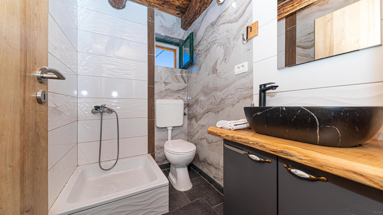 Photo of Bathroom in Trolokve