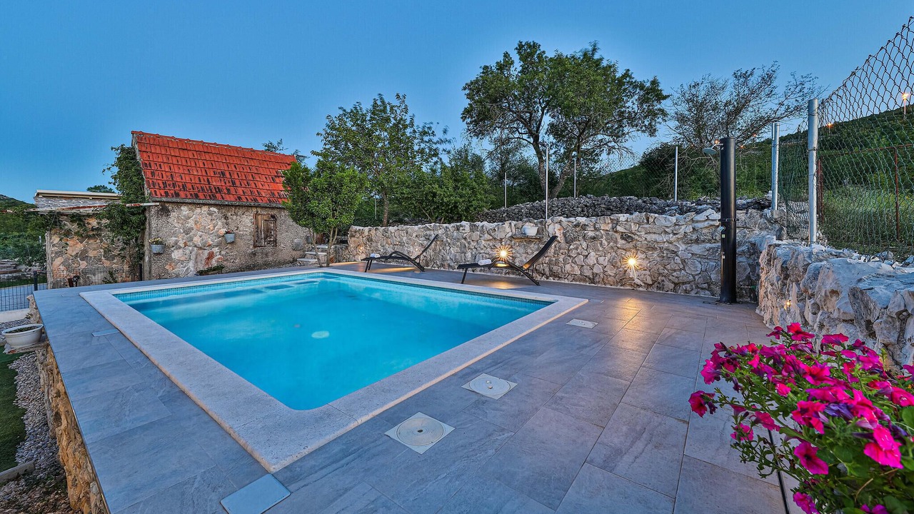 Photo of Outdoor in Trolokve