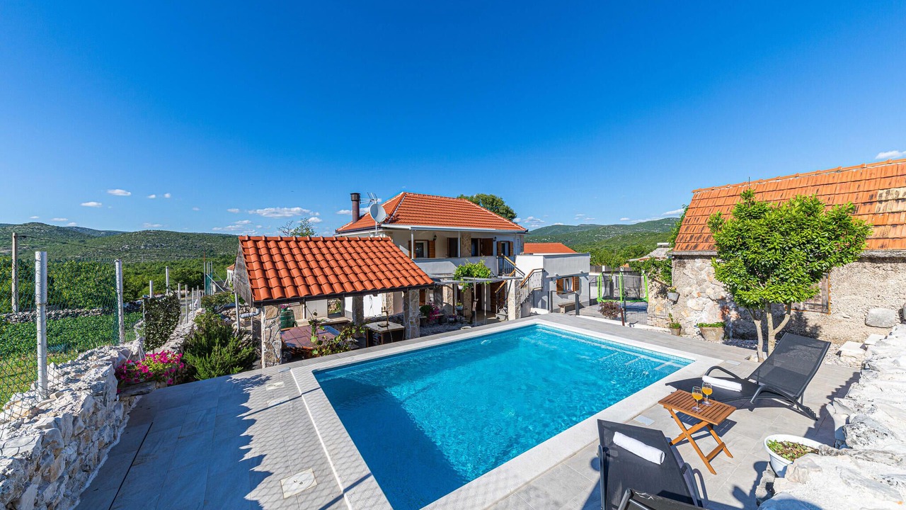 Photo of Outdoor in Trolokve