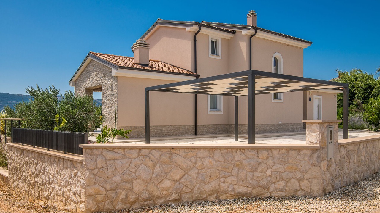 Photo of Patio Balcony in Brzac