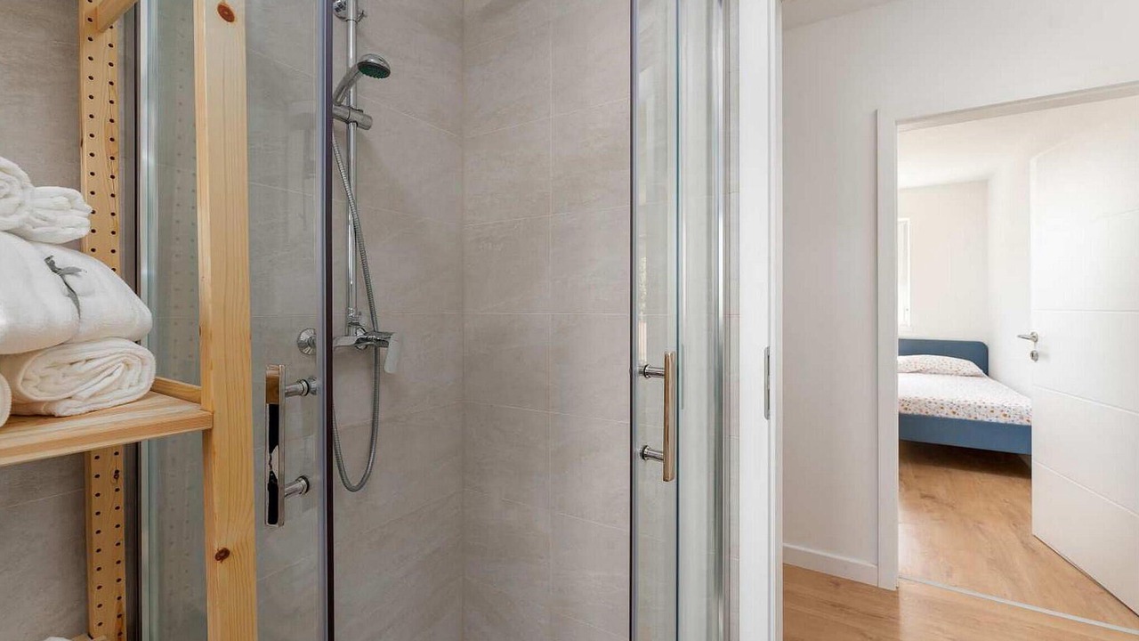 Photo of Bathroom in Tar