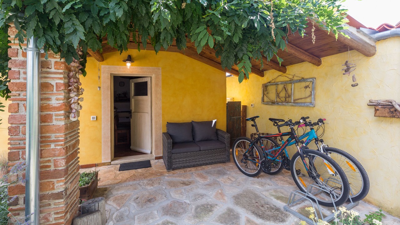Photo of Patio Balcony in Cabrunici