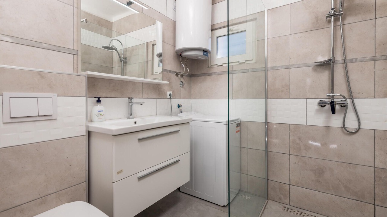 Photo of Bathroom in Sarsoni