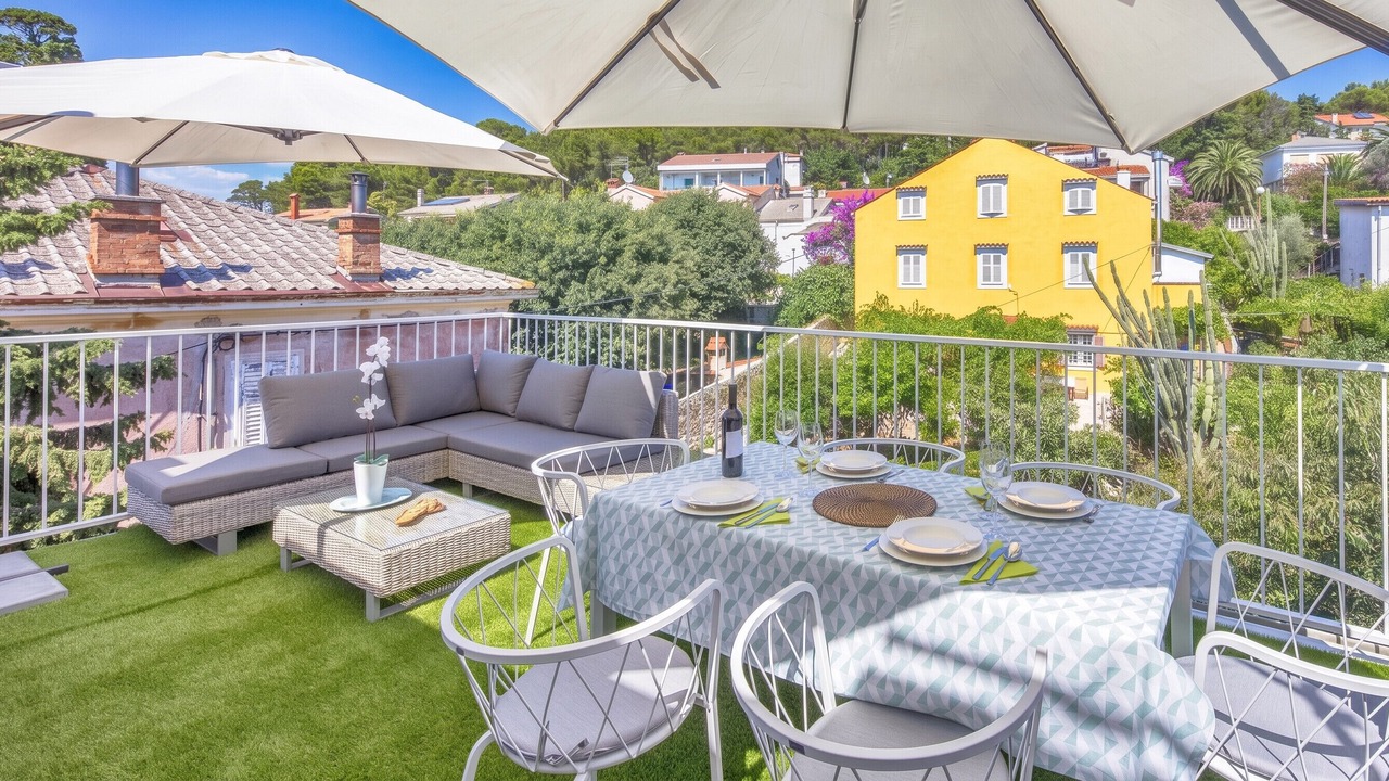 Photo of Outdoor in Cove Murtar