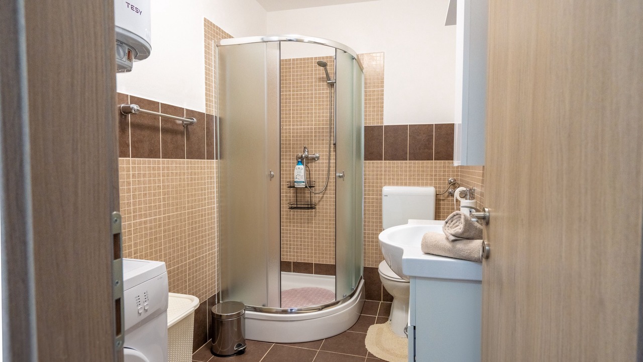 Photo of Bathroom in Cove Parja