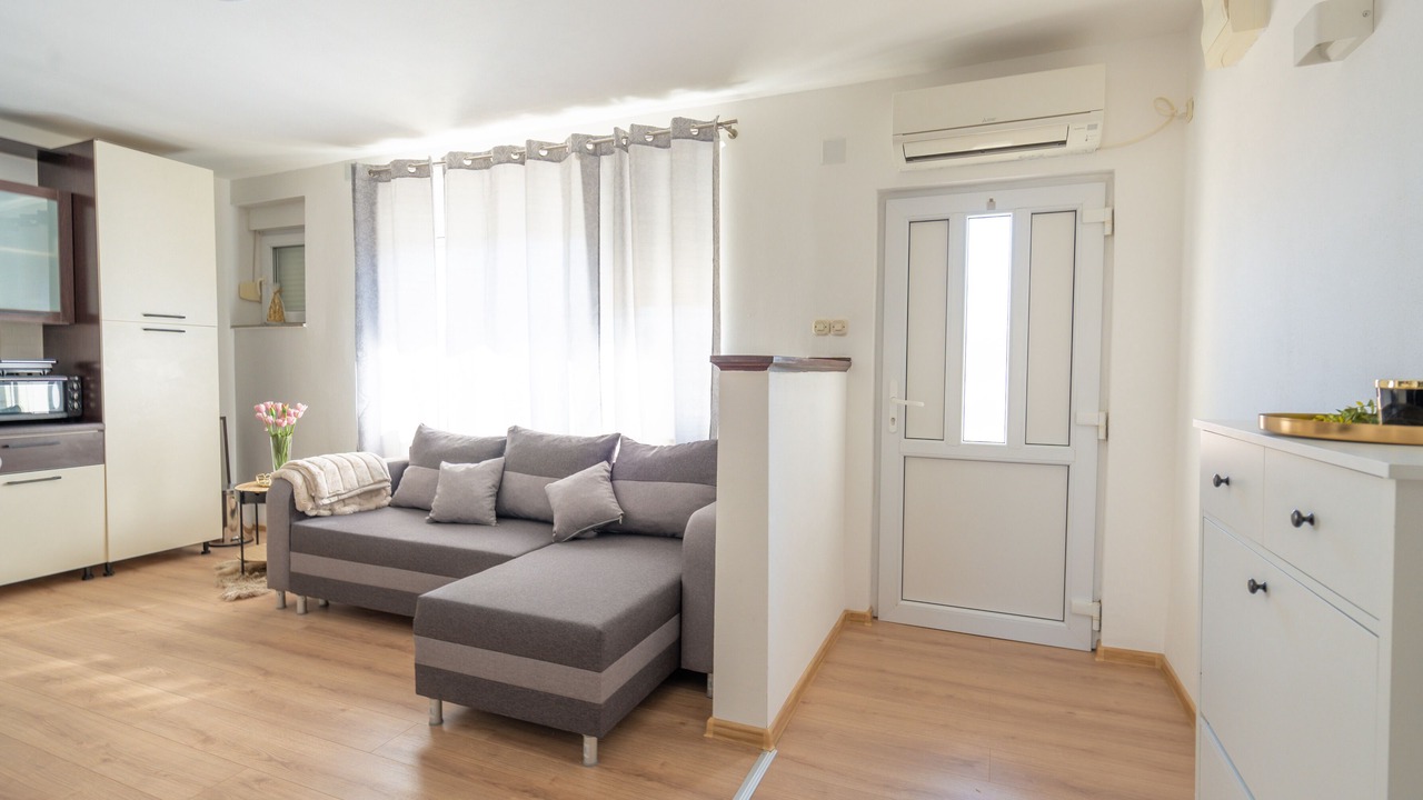 Photo of Livingroom in Cove Parja