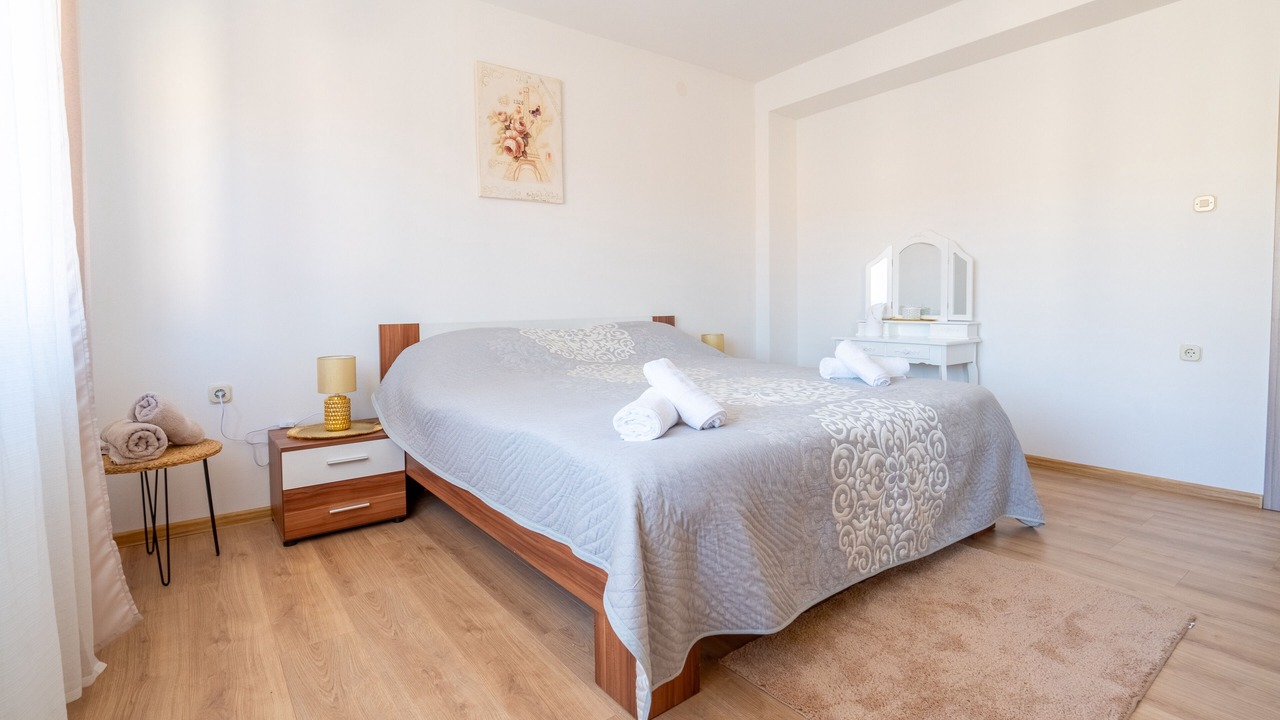 Photo of Bedroom in Cove Parja