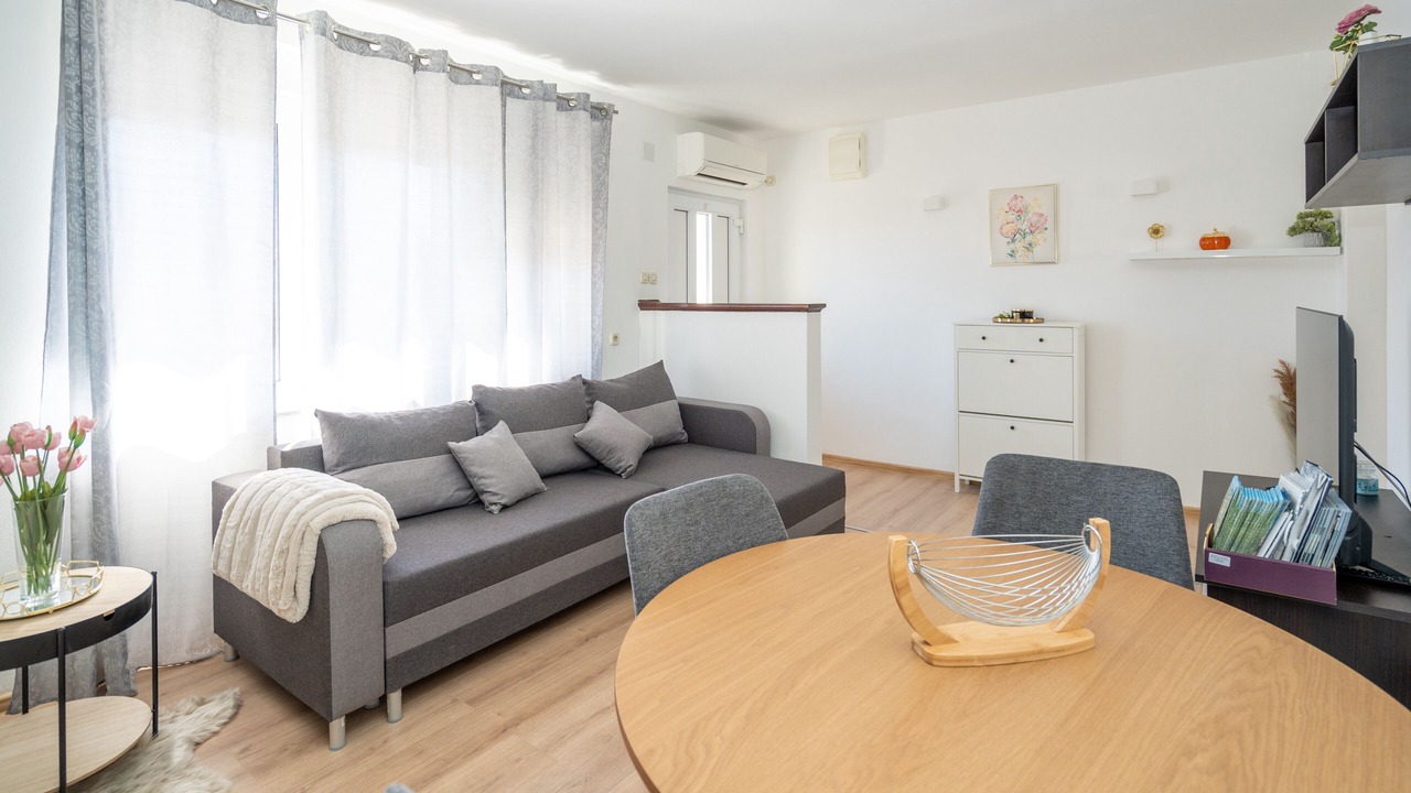 Photo of Livingroom in Cove Parja