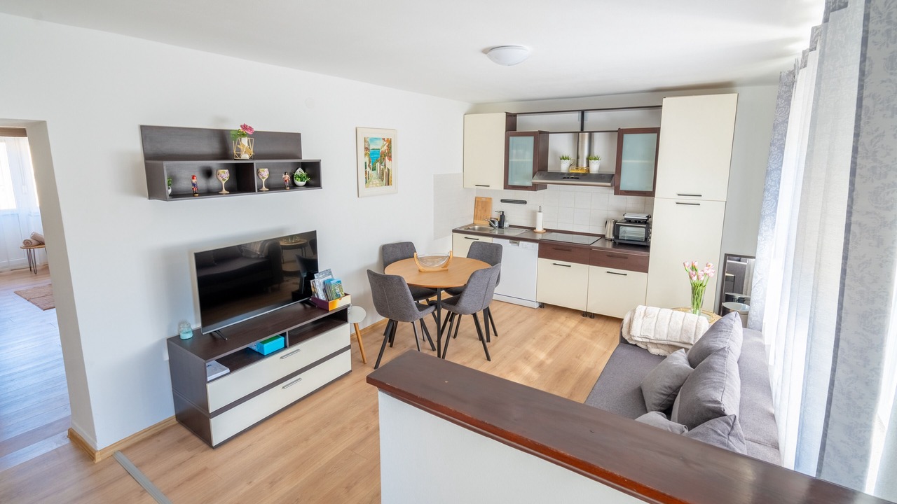Photo of Livingroom in Cove Parja